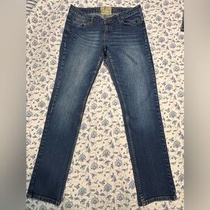 American Rag Cie “Skinny” junior’s size 11R
Lower rise jeans RN 109986